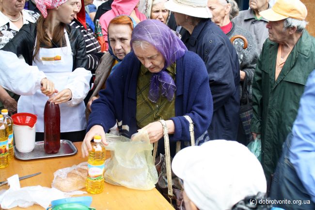 Помощь старикам в Украине